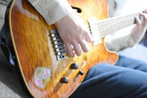 【プロギタリスト】日本人おすすめのギタリスト3選を紹介