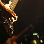 ピック弾きがかっこいいおすすめのベース曲を4曲厳選