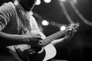 会社をいますぐ辞めてプロミュージシャンを目指したいと思ったら！