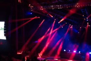 コンサートのリハーサルと本番で音の響きが変わる理由