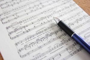 【譜読み】楽譜が読めて書けるベーシストになるためには
