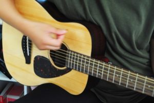 アコースティックギター弦人気おすすめ4選と弦の種類について