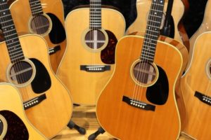 【アコギ初心者】アコースティックギターを始めるために必要なアイテムを紹介します