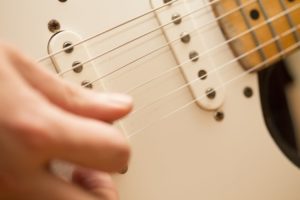 ギタリスト速弾きマスターへの一歩！おすすめ速弾きトレーニング本3選