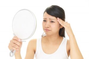 【脂性肌】顔のテカリと脂っぽさの原因と対策