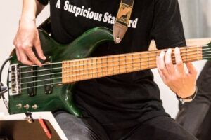 【エレキベース】なぜ良い音が出せない!?太くてしっかりした音を出す方法